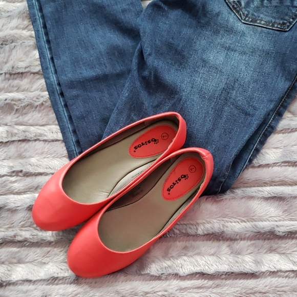 Shoes - NWT Red Round Toe Flats